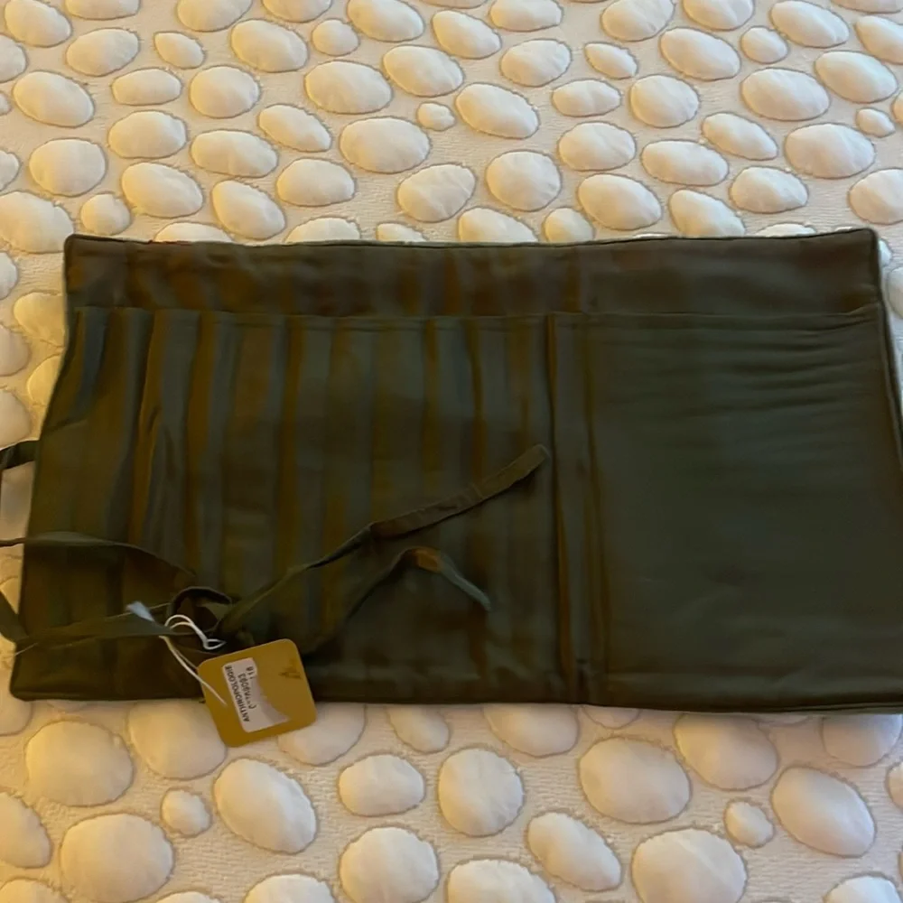 Embroidered Olive Green Velvet Women's Clutch